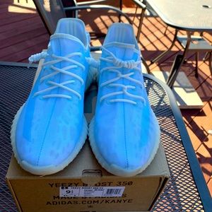Yeezy 350 V2 Mono Ice